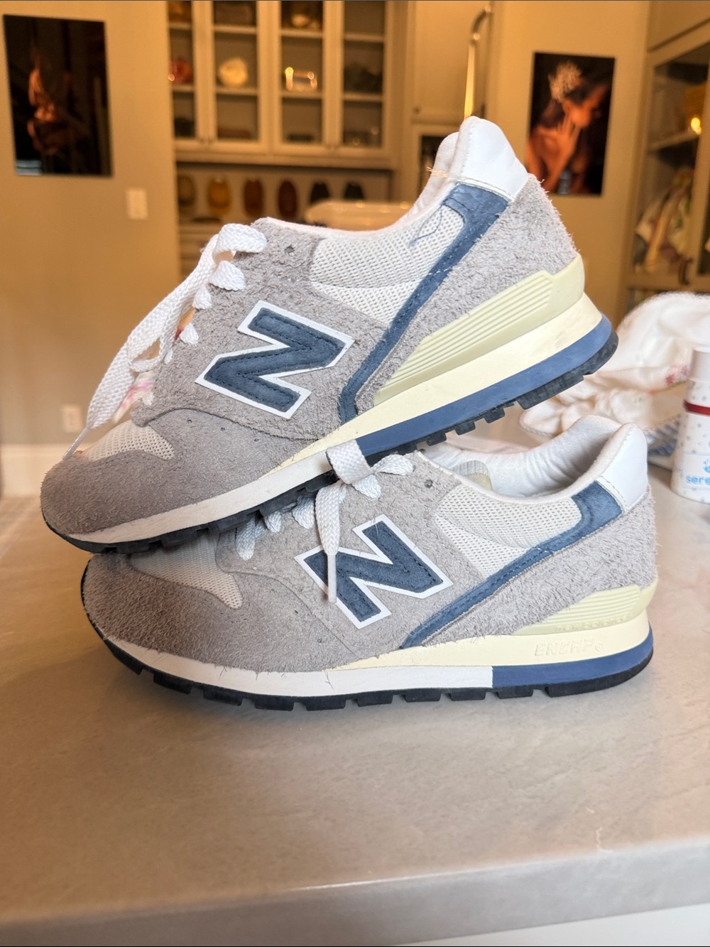 New Balance women’s 996 Gray & Blue Retro Sneakers